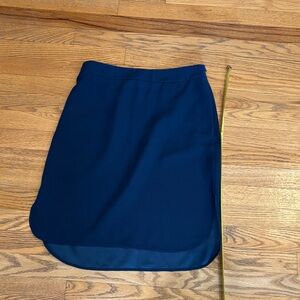 Halston size 4 lightweight navy skirt